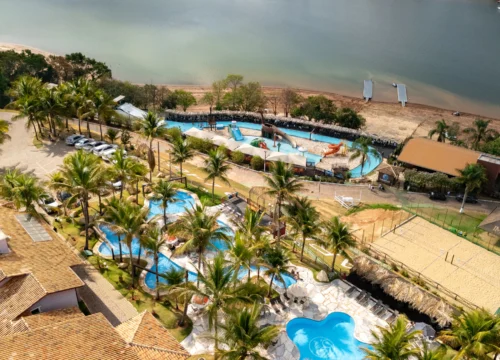 Nosso hotel à beira do Lago de Furnas é perfeito para apreciar a vista e aproveitar passeios e atividades na tranquilidade da natureza.